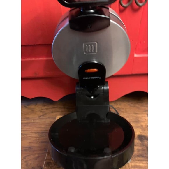 Toastmaster Flip Over Low-Profile Rotating Waffle Maker Non Stick Hotel Silver - Picture 2 of 6